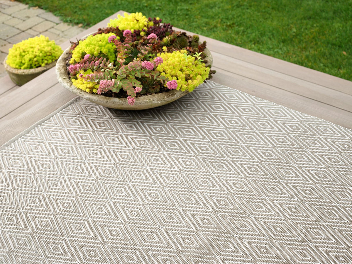 Diamond Handwoven Indoor/Outdoor Rug