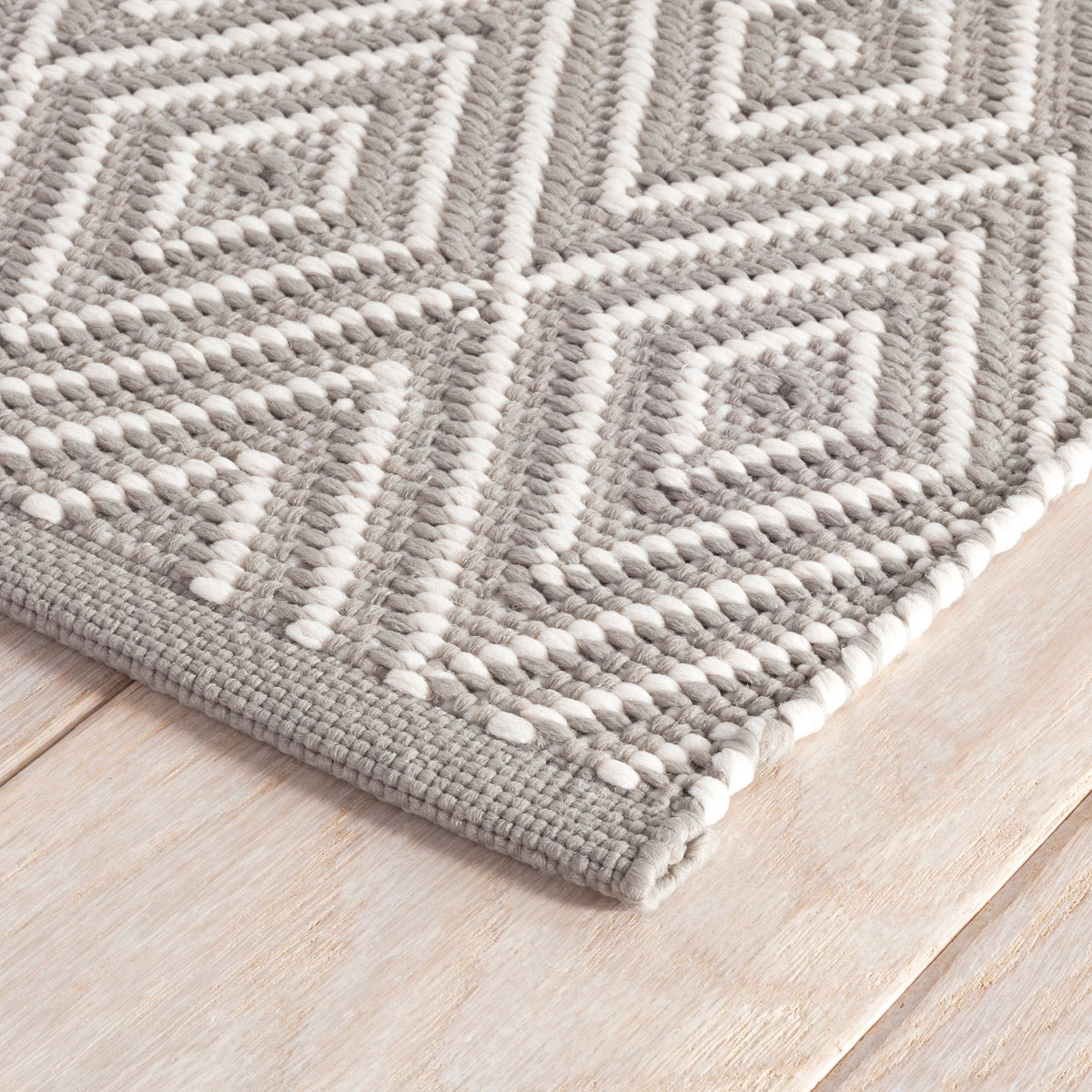 Diamond Handwoven Indoor/Outdoor Rug
