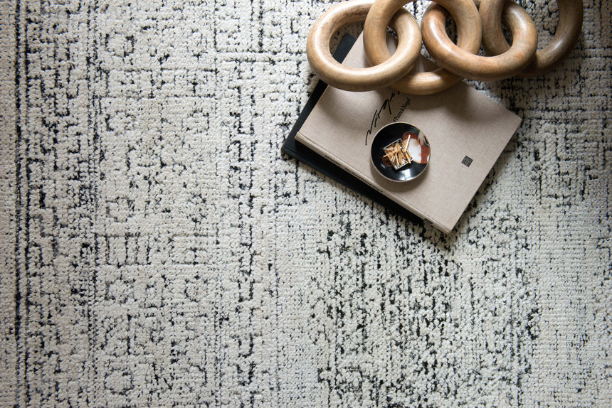 Vestige Rug 01 | White / Black