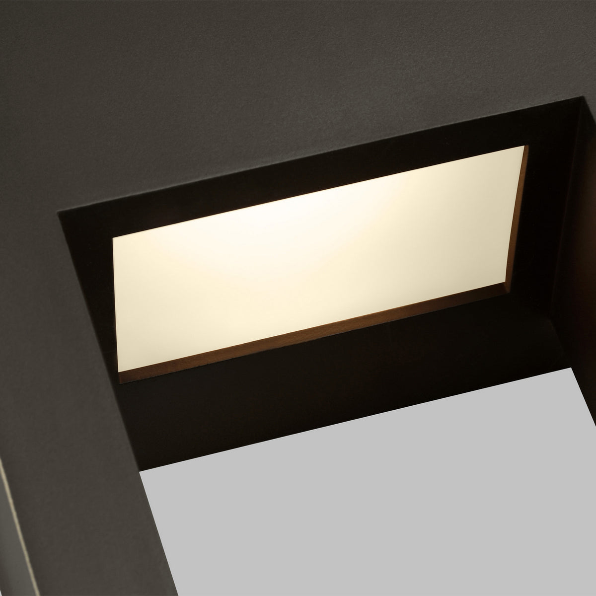 Testa Medium Wall Lantern