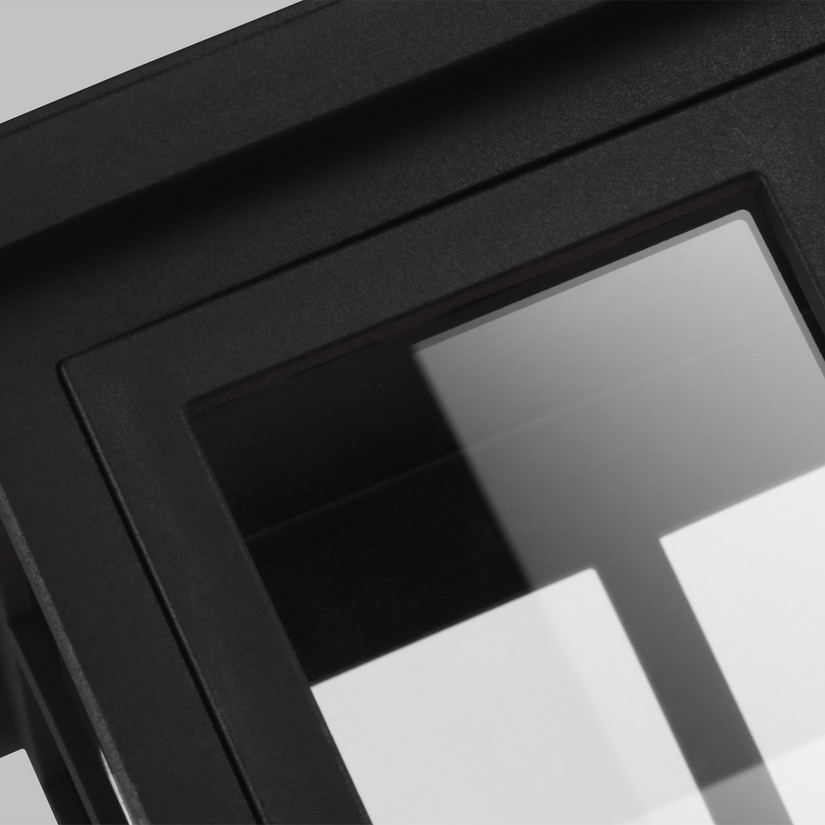 Warren Medium Wall Lantern