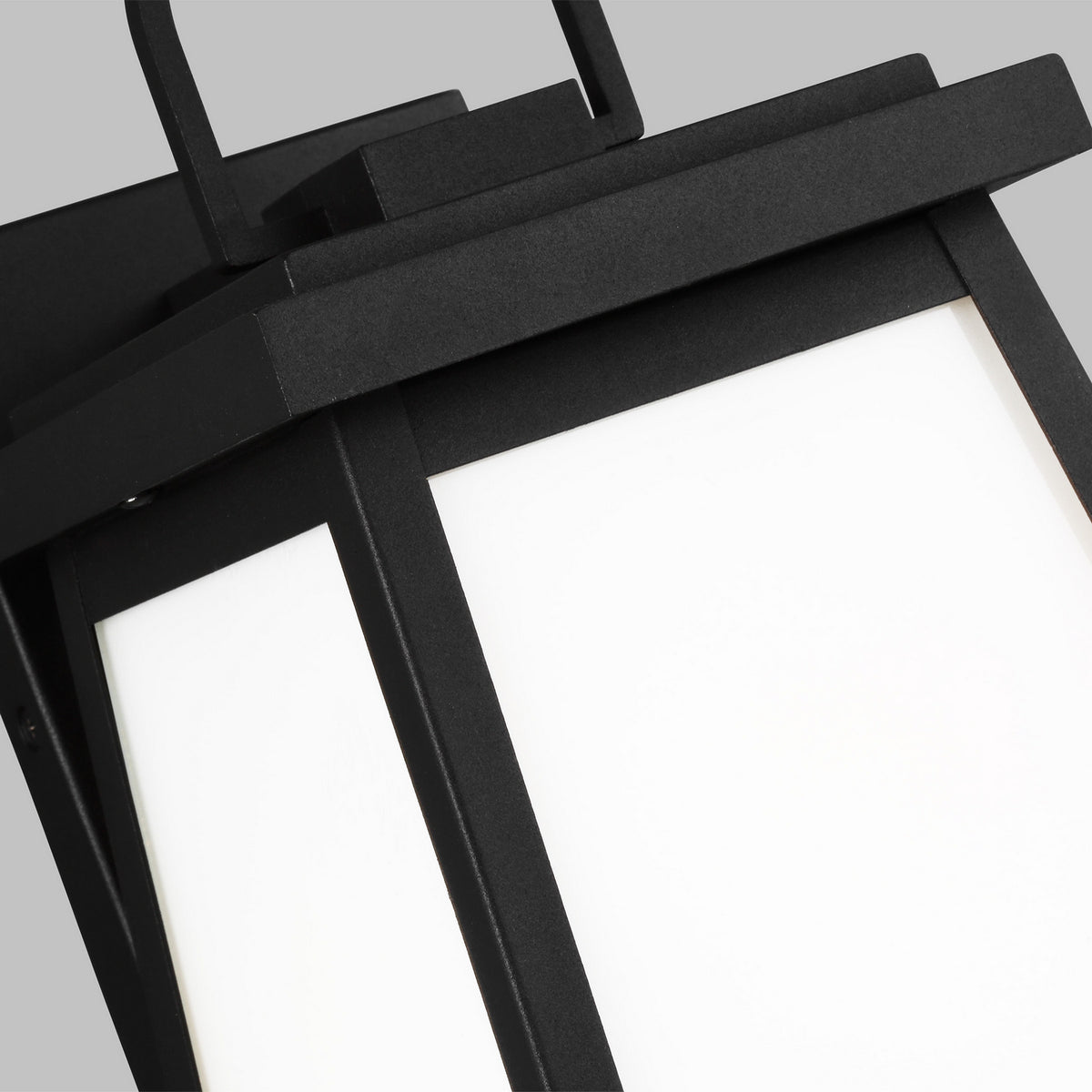 Founders Medium Wall Lantern — 75 W