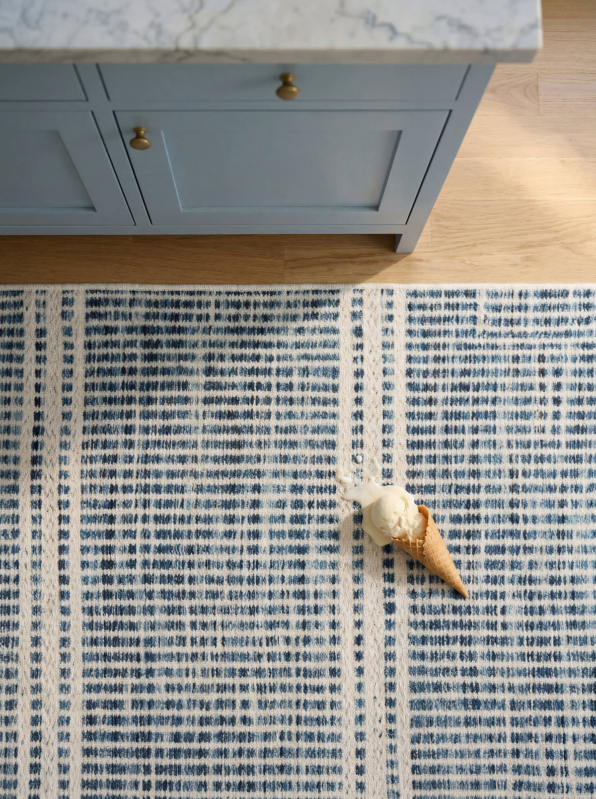 Dash & Albert Malta Machine Washable Rug in Blue, kitchen close-up