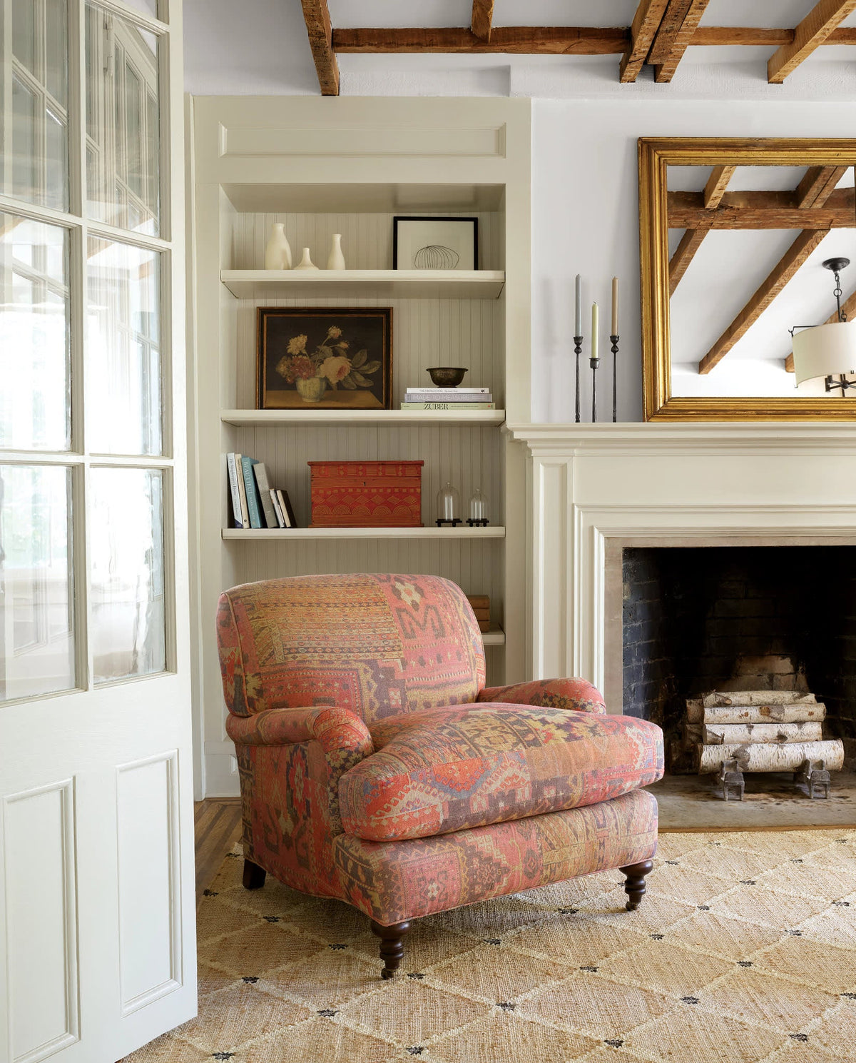Dash & Albert Kali Handwoven Jute Rug in Natural, sitting room setting