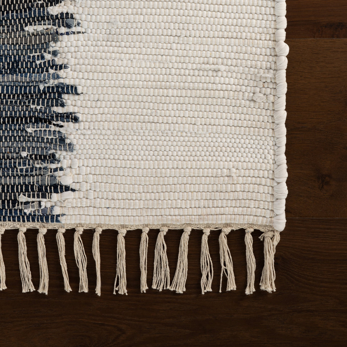 Dash & Albert Dahara Denim Bohemian Abstract Rug in White, photo 3
