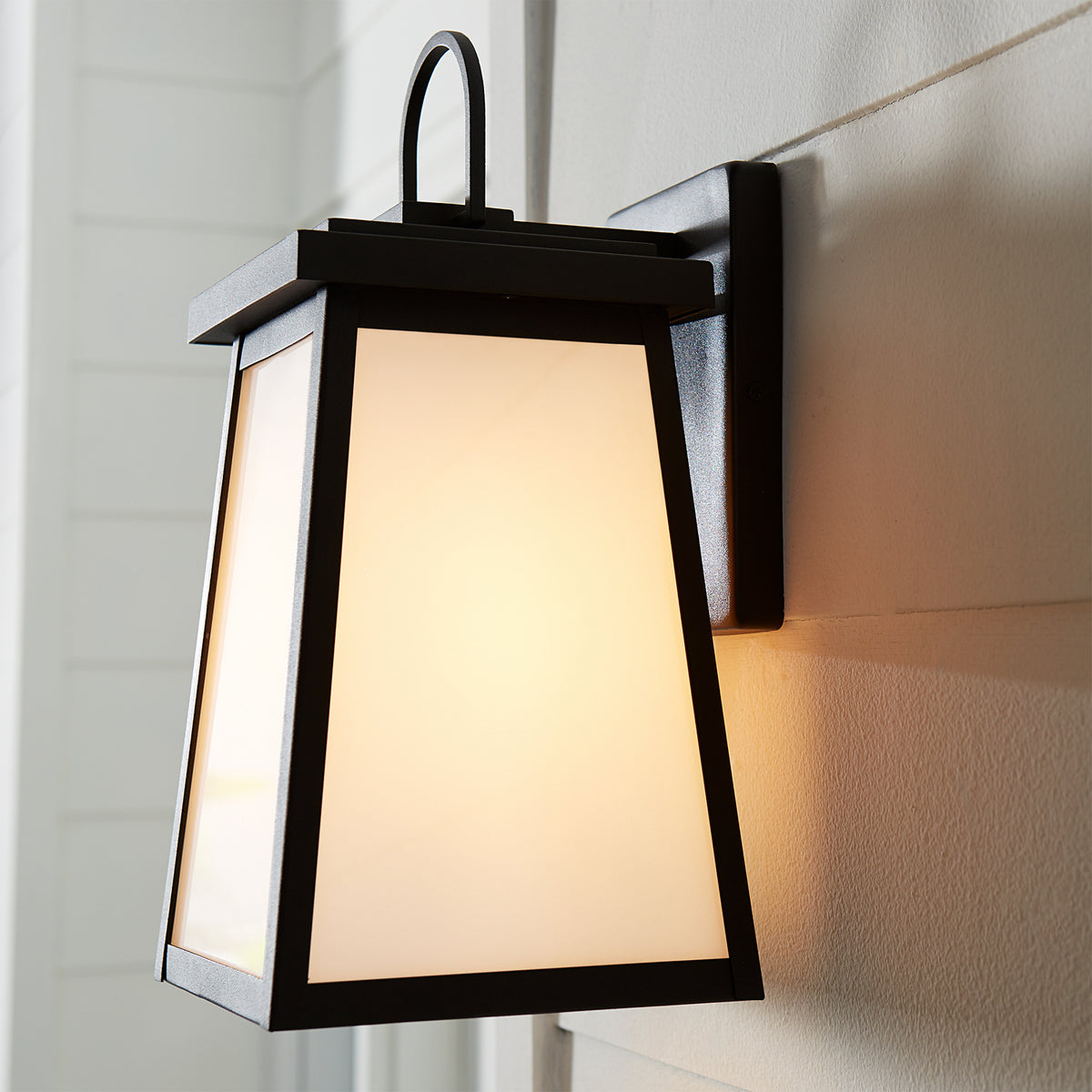 Founders Medium Wall Lantern — 75 W