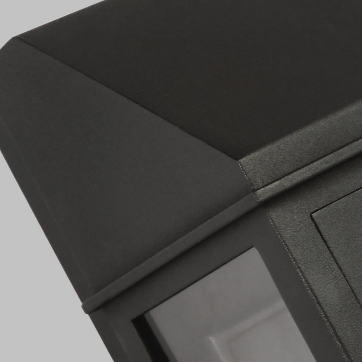 Hingham Medium Wall Lantern