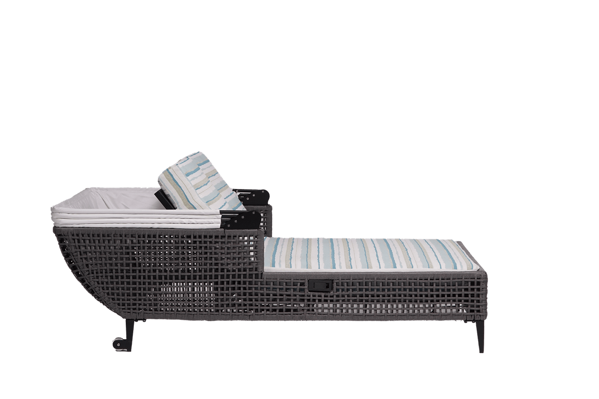 Genval Daybed w/Sunbrella Canopy