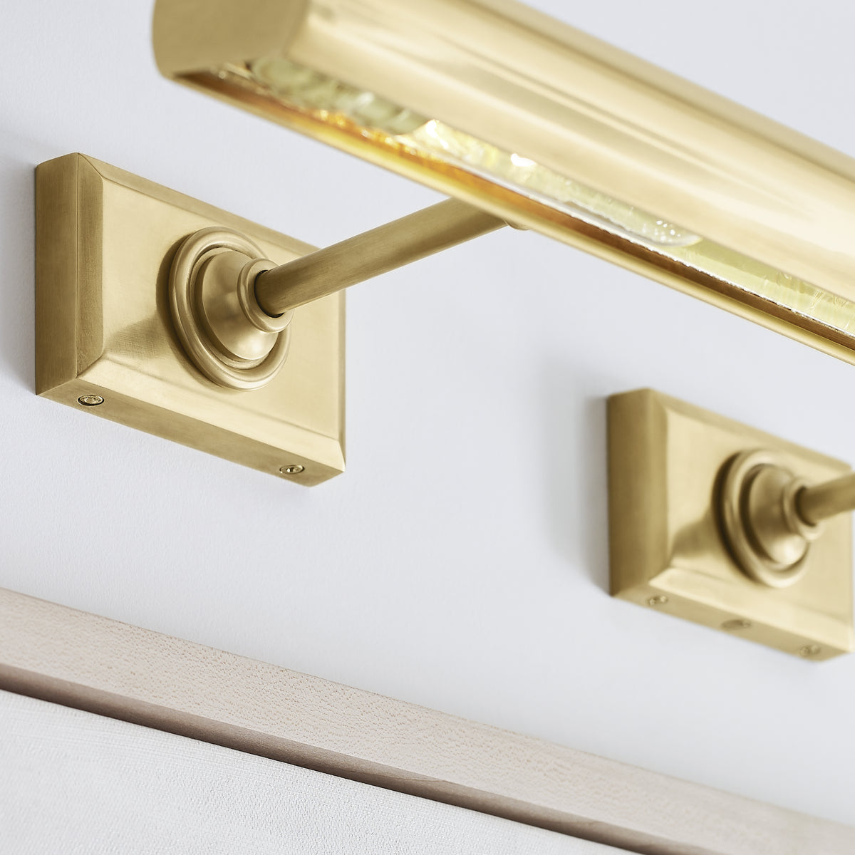 24" Cabinet Maker's Picture Light